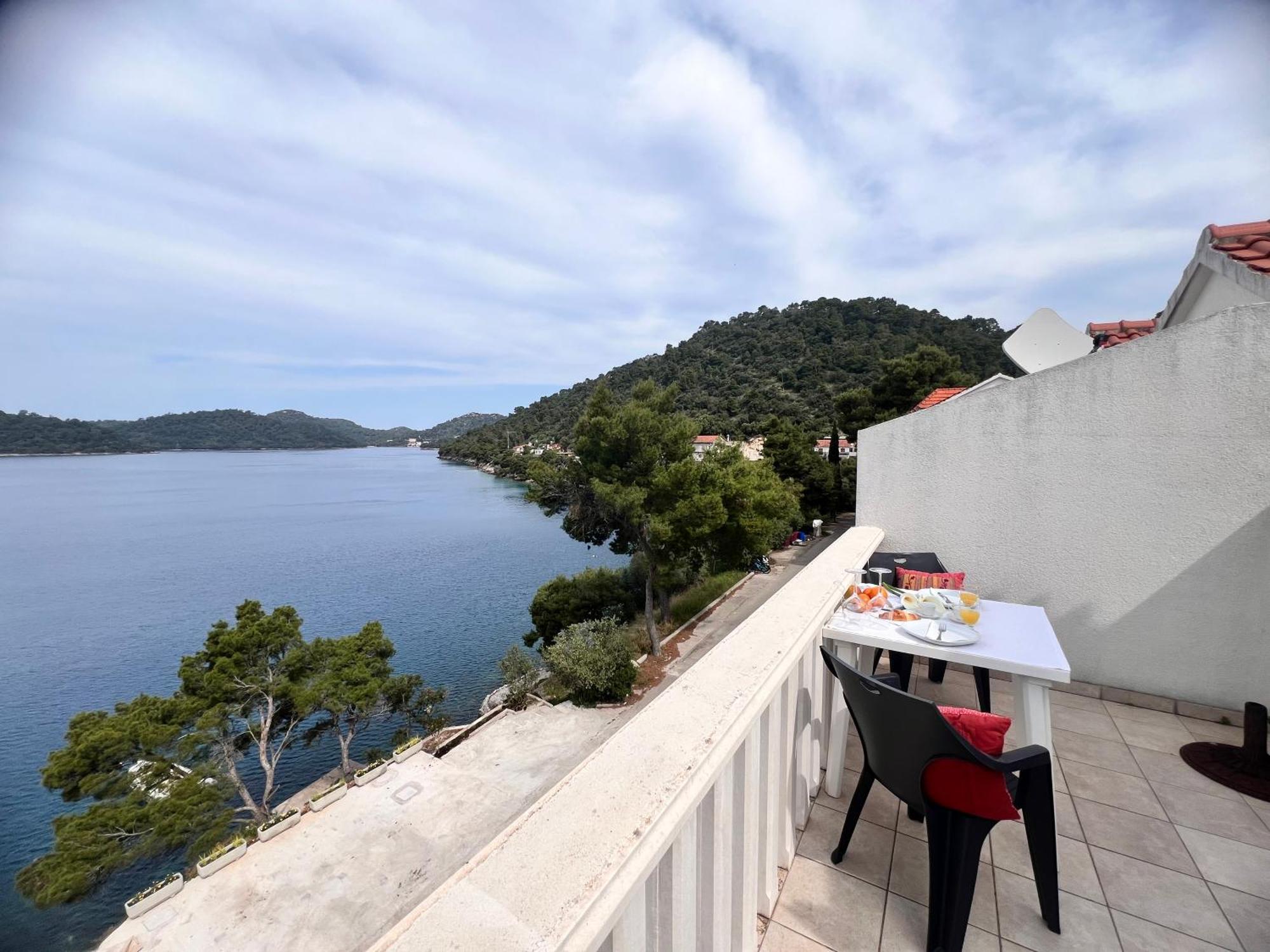 Terrace Studios With Panoramic Seaview Uble Luaran gambar